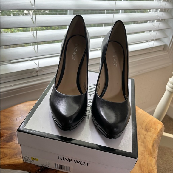 Nine West - Black Leather Closed Toe Heels - Picture 3 of 4